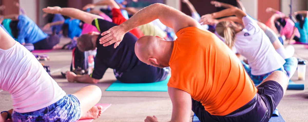 Lernen Sie Sri Sri Yoga, um Ihr allgemeines Wohlbefinden zu verbessern