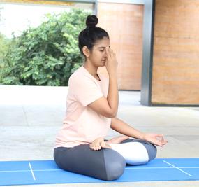 Lady sitting & doing Nadi Shodhan Pranayama