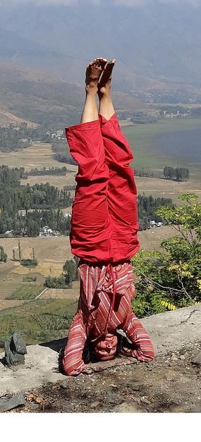 sirasana headstand pose