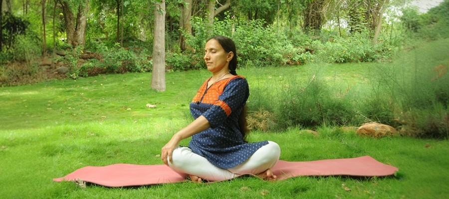 yoga exercises for backpain Twisting The Spine From Side-to-Side