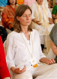 IWC-MeditationCourses- women-meditating