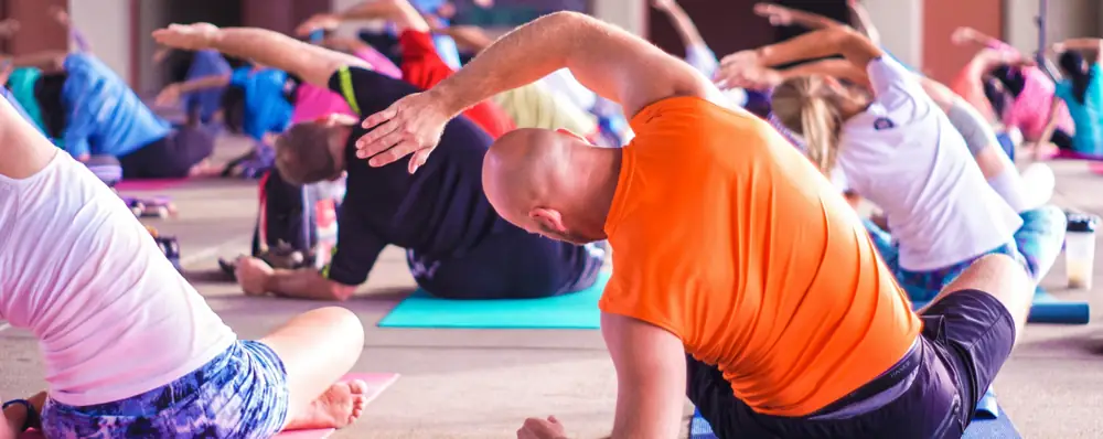 Aprenda Sri Sri Yoga para melhorar o bem-estar geral