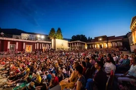 Gurudev Sri Sri Ravi Shankar guiding a meditation session