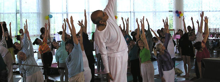 Jak praktykować jogę w domu? - Lakshmi Yoga